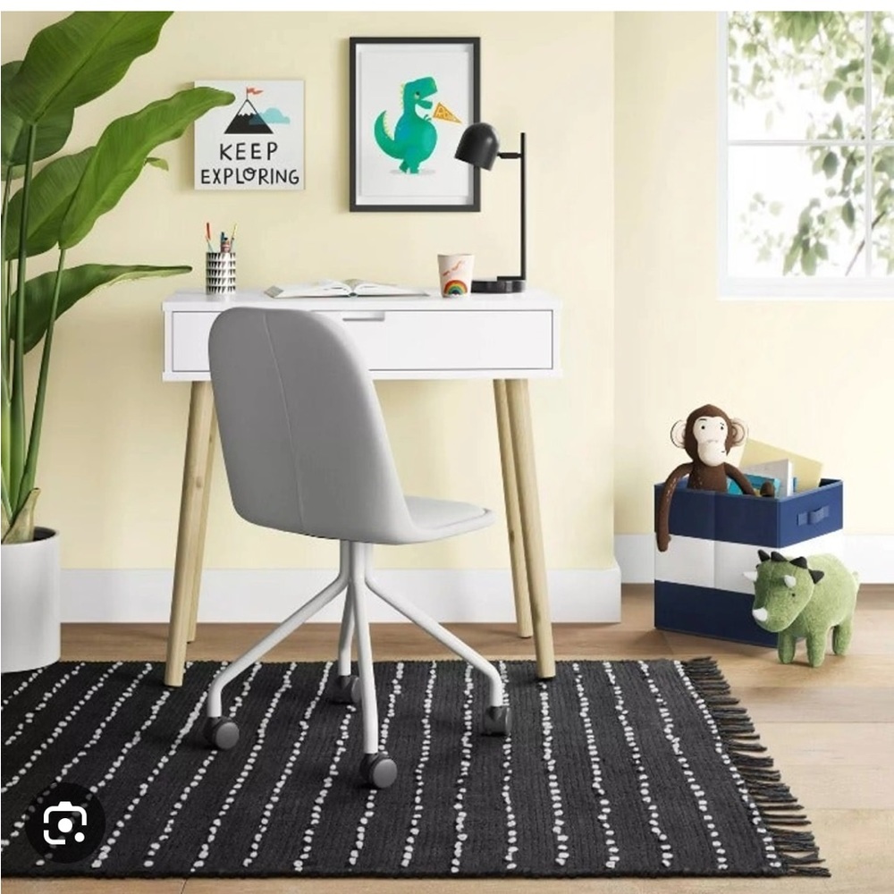 New pillowfort chenille black & white area rig